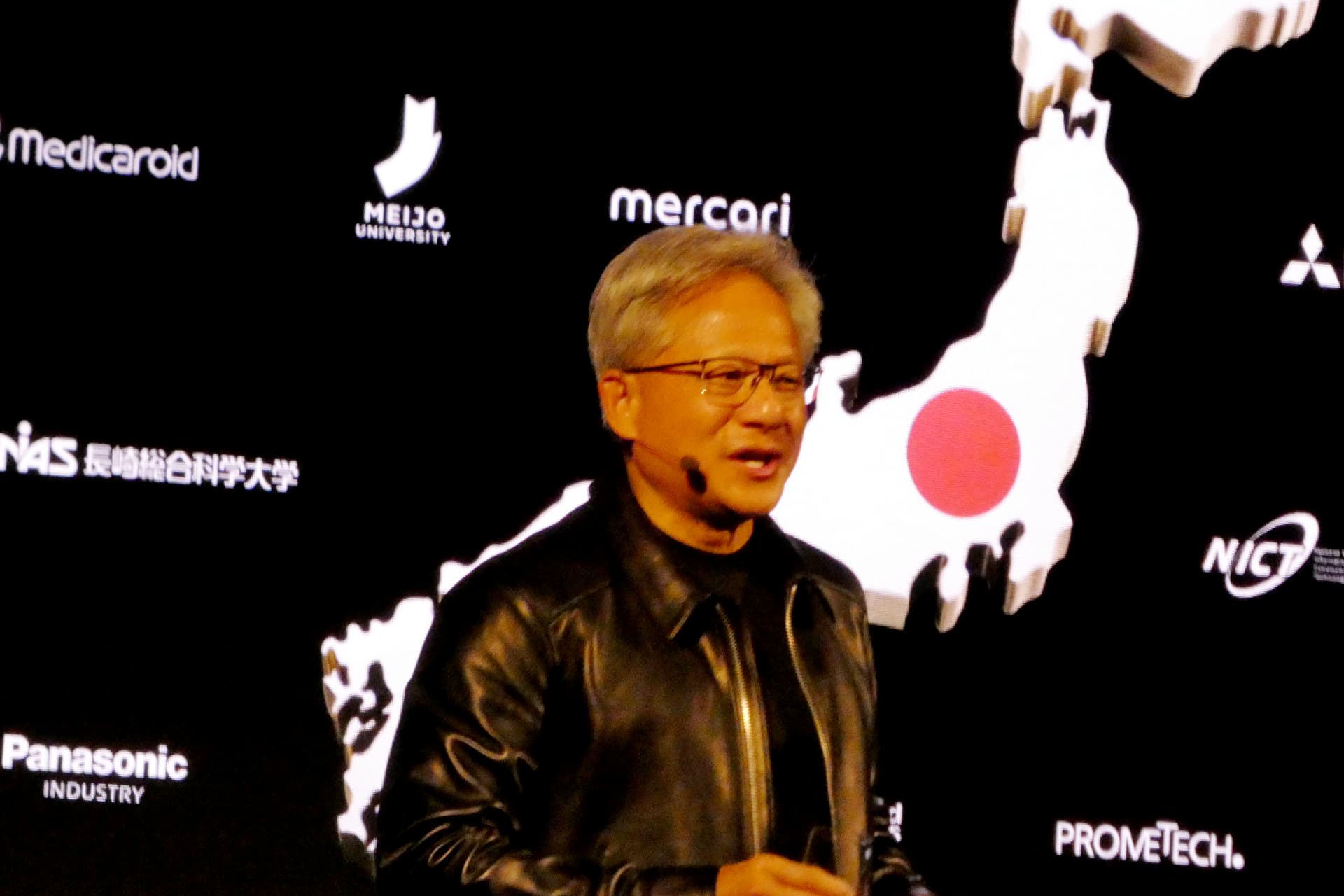 NVIDIAフアンCEO、「メカトロニクスや製造業とAIの融合が日本復活の鍵」