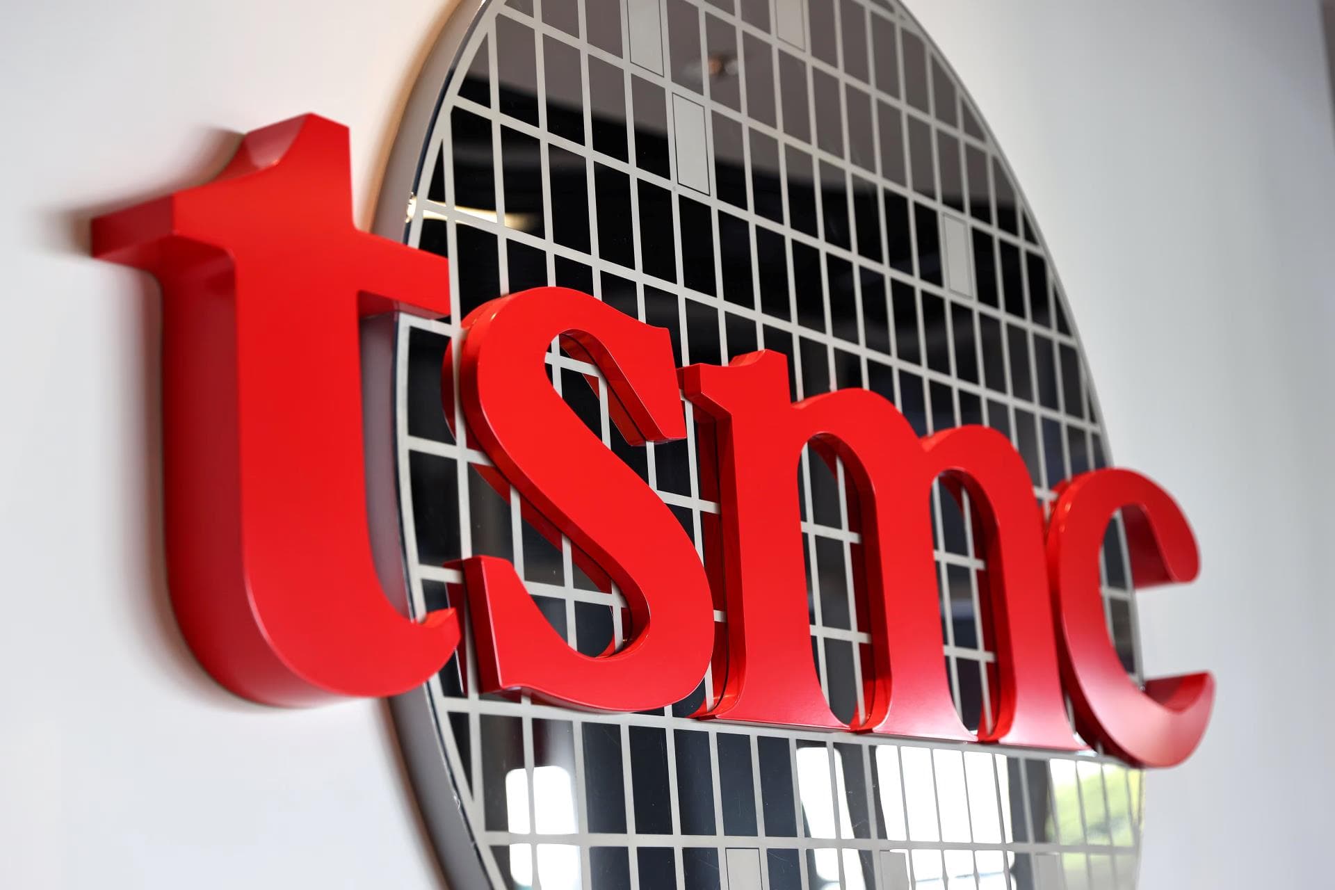 TSMC Can't Keep Up With CoWoS Demand, Sending Advanced Packaging Orders Spilling Over To Intel & Rival Taiwanese Fabs