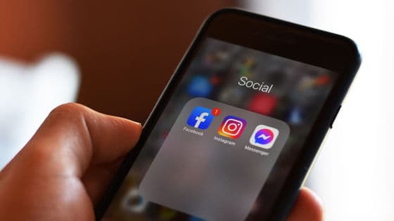 10月30日以降にFacebook・Instagram・WhatsAppを利用する企業アカウントはMetaが自社のウェブサイトをスクレイピングすることに同意したものとみなされる