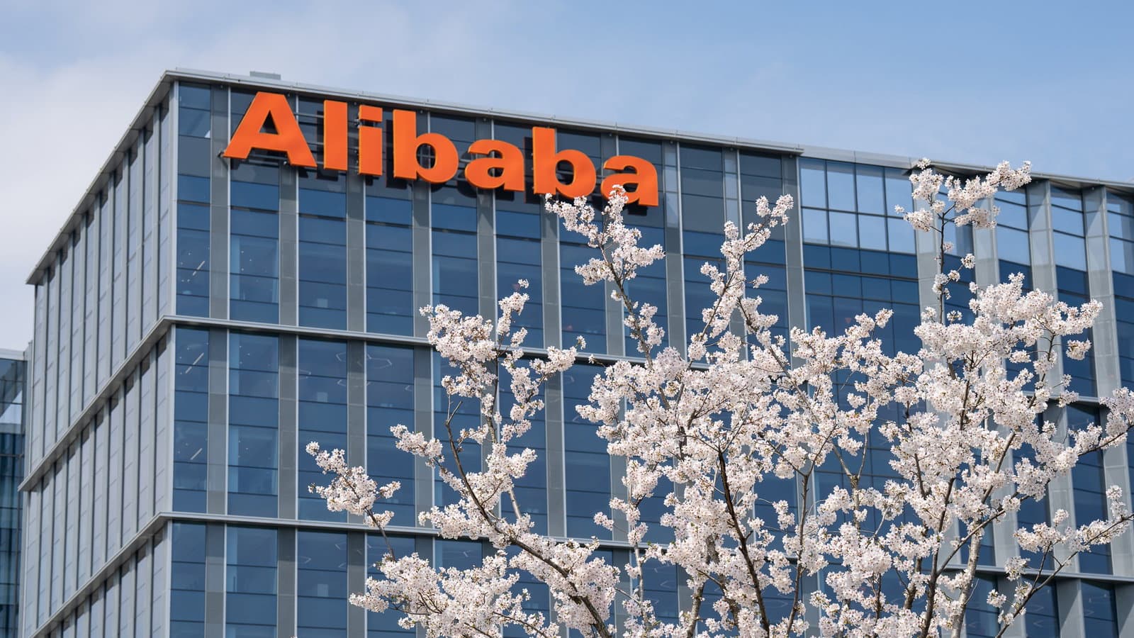 Alibaba mulls HK$80bn HK share placement to fuel AI expansion