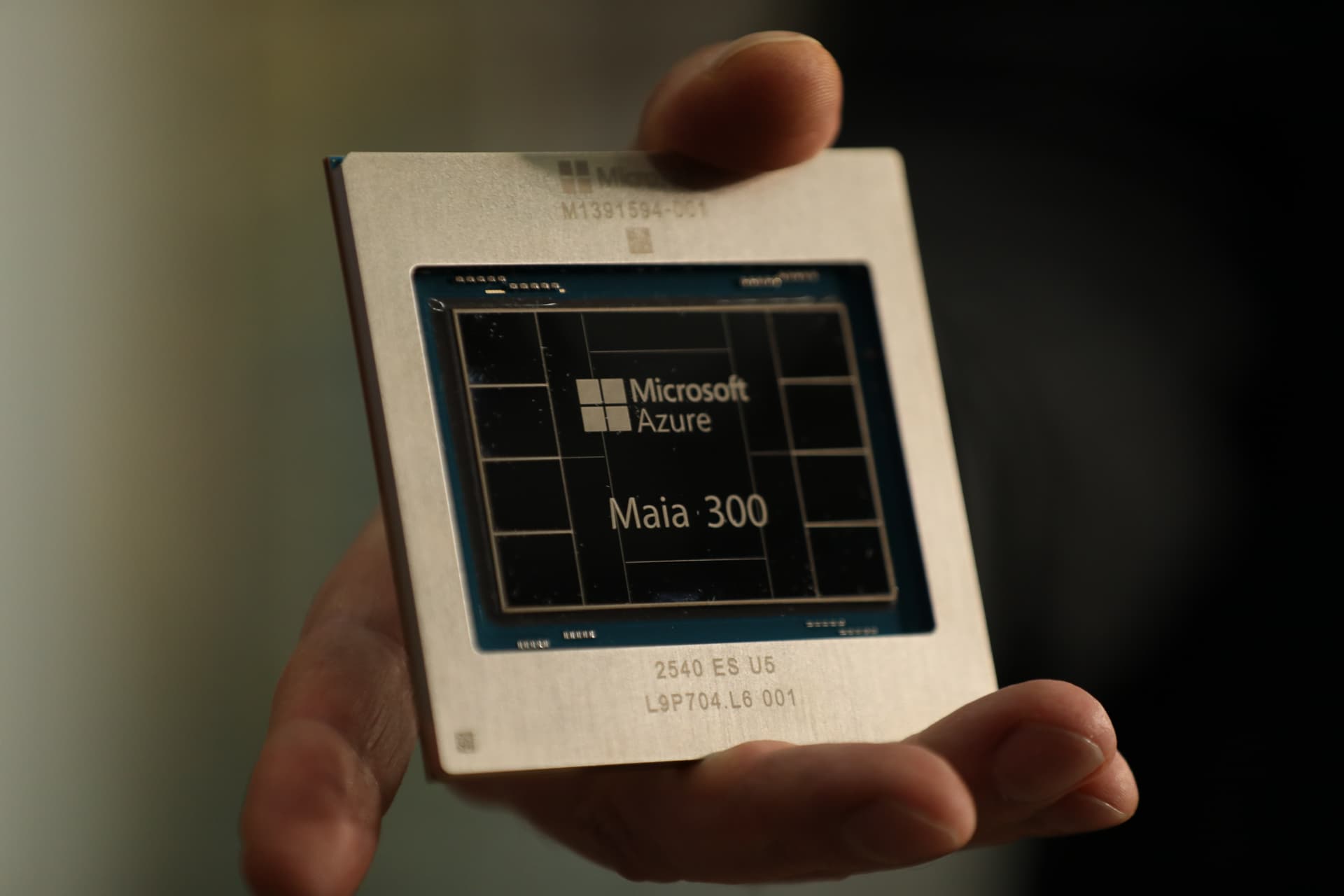 脱NVIDIAを急ぐMicrosoft、わずか9カ月で次世代AIチップ「Maia 300」